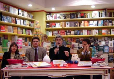 Un momento della presentazione. Da sinistra a destra: Laura Pacciarella, Alberto Grimelli, Luigi Caricato, Marcello Scoccia