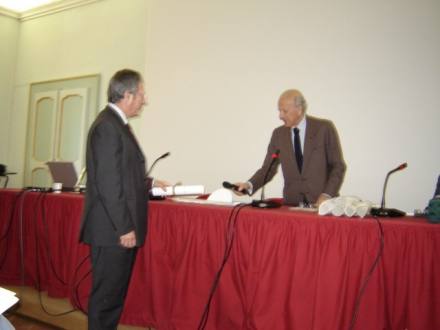 Il direttore Unaprol Ranieri Filo della Torre riceve il titolo di accademico dal presidente Montedoro