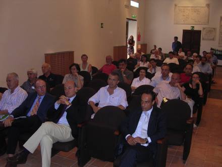 Il pubblico assiste al convegno sugli oli bio