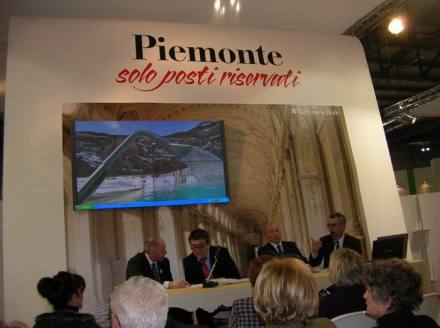 Una conferenza stampa nello spazio espositivo del Piemonte