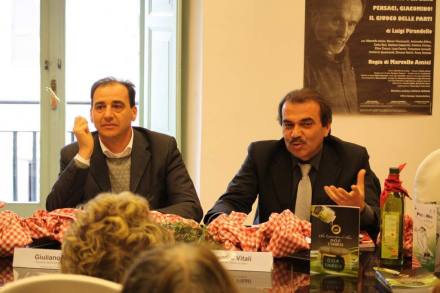 Alla conferenza di presentazione, da sinistra: Giuliano Nalli, sindaco di Trevi e Sandro Vitali, sindaco di Spello