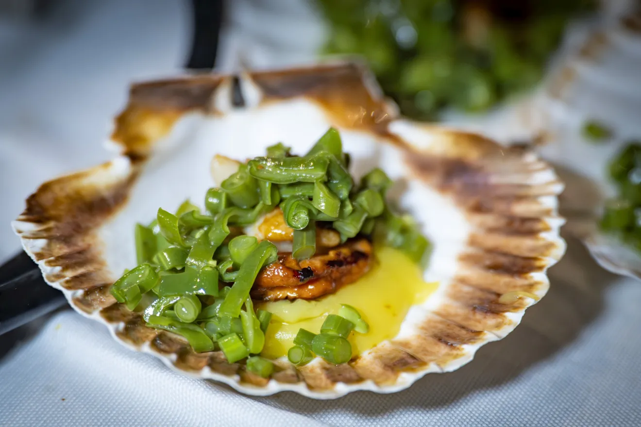 A Grado la cucina dell’estate va in scena sulla spiaggia: 23 tappe gourmet al tramonto