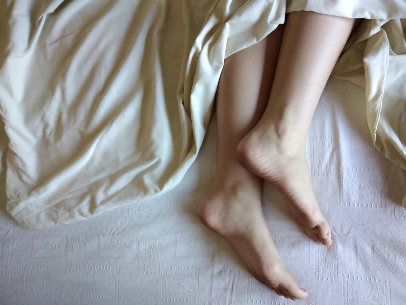 Notti bollenti, sonno perso: 8 mosse per sopravvivere al caldo senza aria condizionata