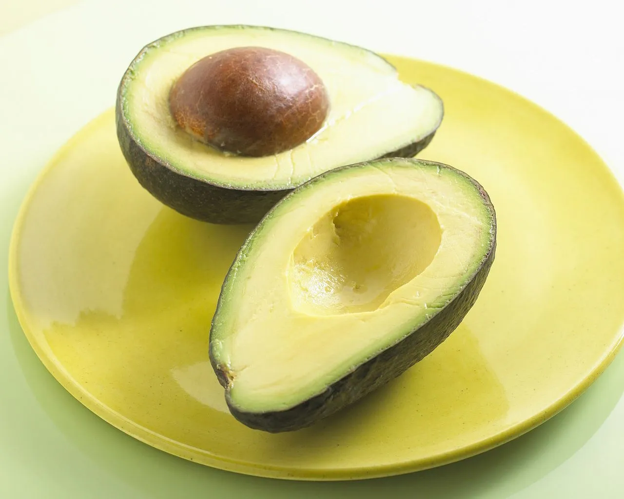 Un avocado al giorno aiuta il cuore: meno particelle LDL e rischio cardiovascolare ridotto