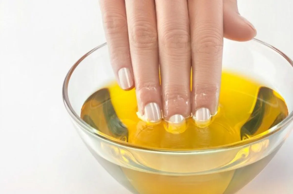 Olio d’oliva sulla pelle, dalle ricette della nonna alla cosmetica con i semi di dattero