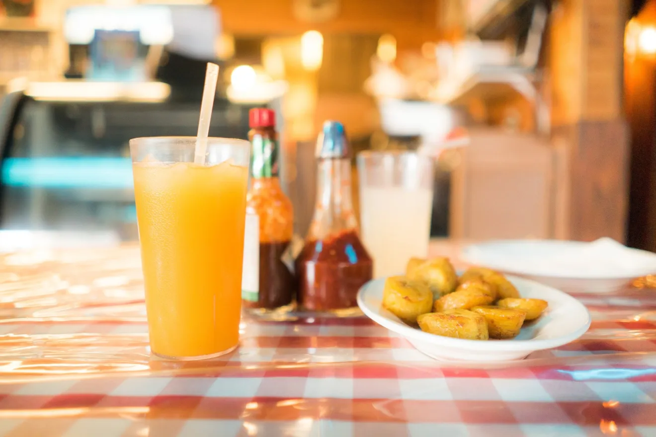 Un bicchiere di succo di frutta al giorno può aiutare anche l’umore