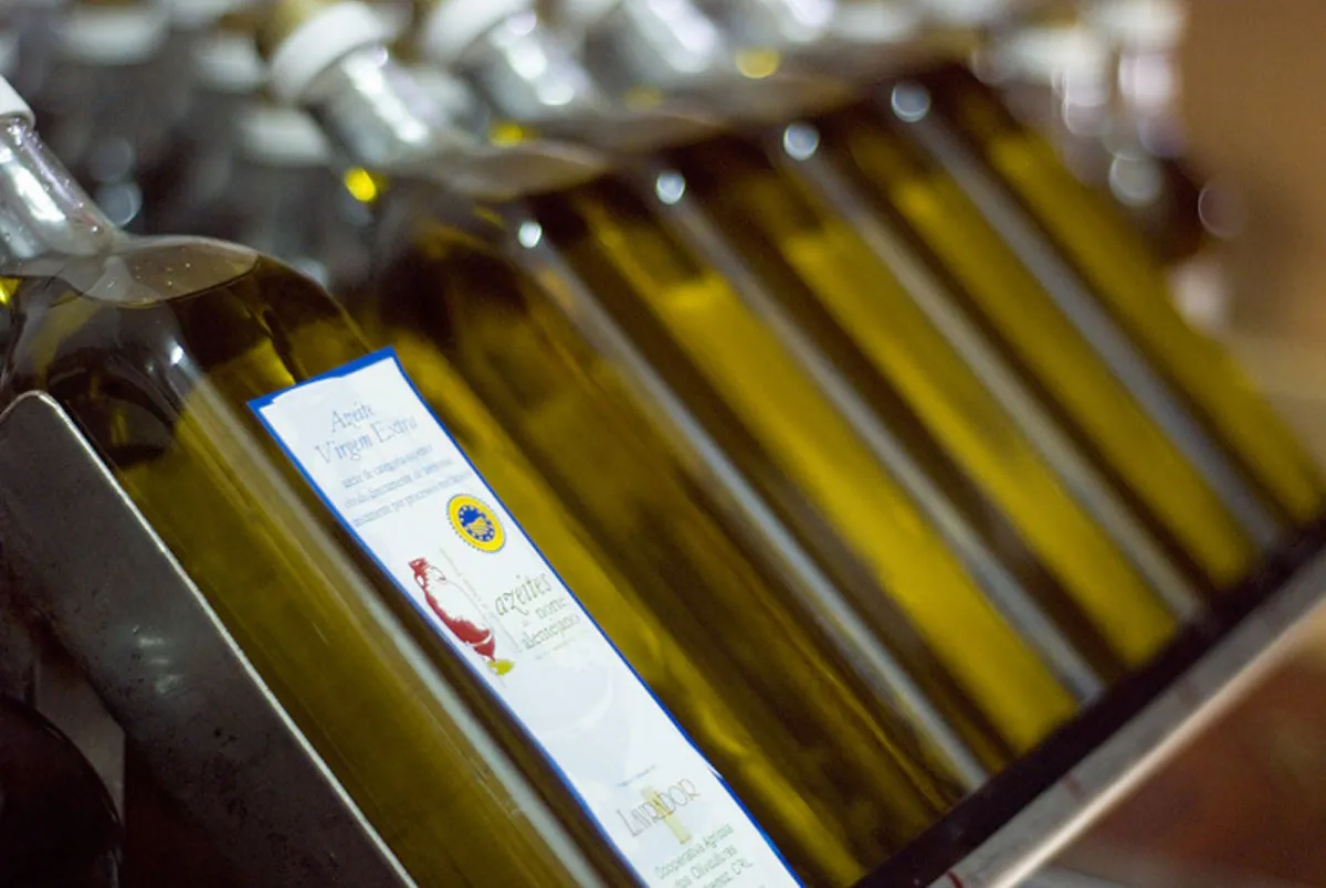 Crescono a doppia cifra le vendite di olio extravergine di oliva italiano a scaffale: +12% a luglio