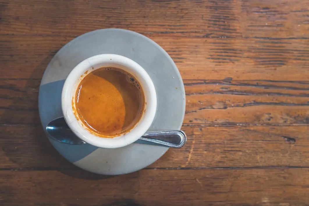 Tè amico delle ossa, troppo caffè può indebolirle