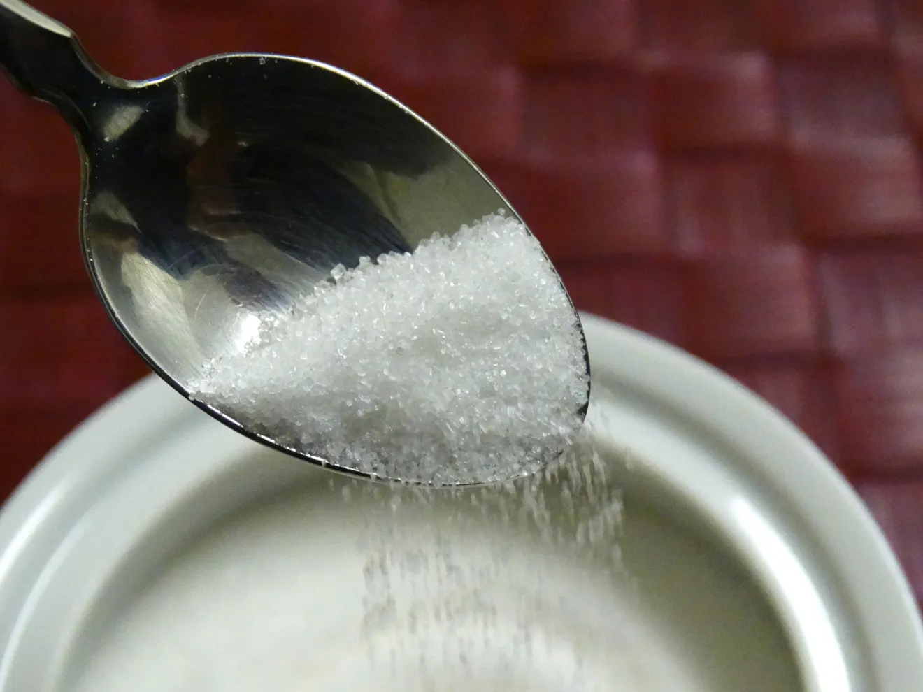 Sucralosio e danni al DNA: i problemi impiego del dolcificante ad alte temperature