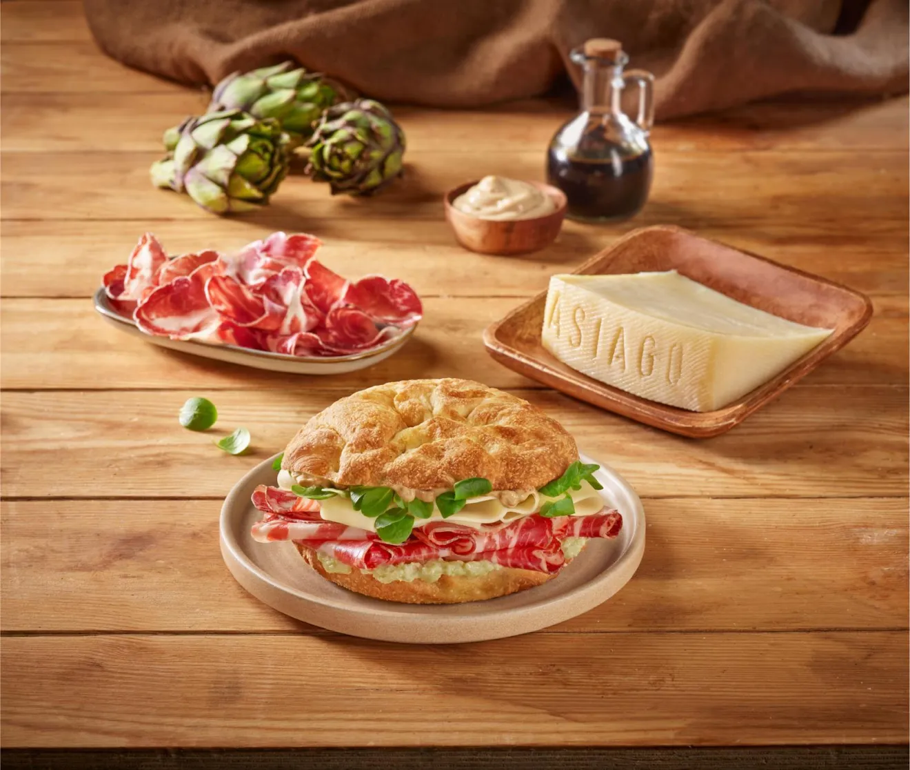 Tutti vogliono l'Asiago DOP: la specialità veneto-trentina protagonista di edizioni limitate e di originali ricette dei creator