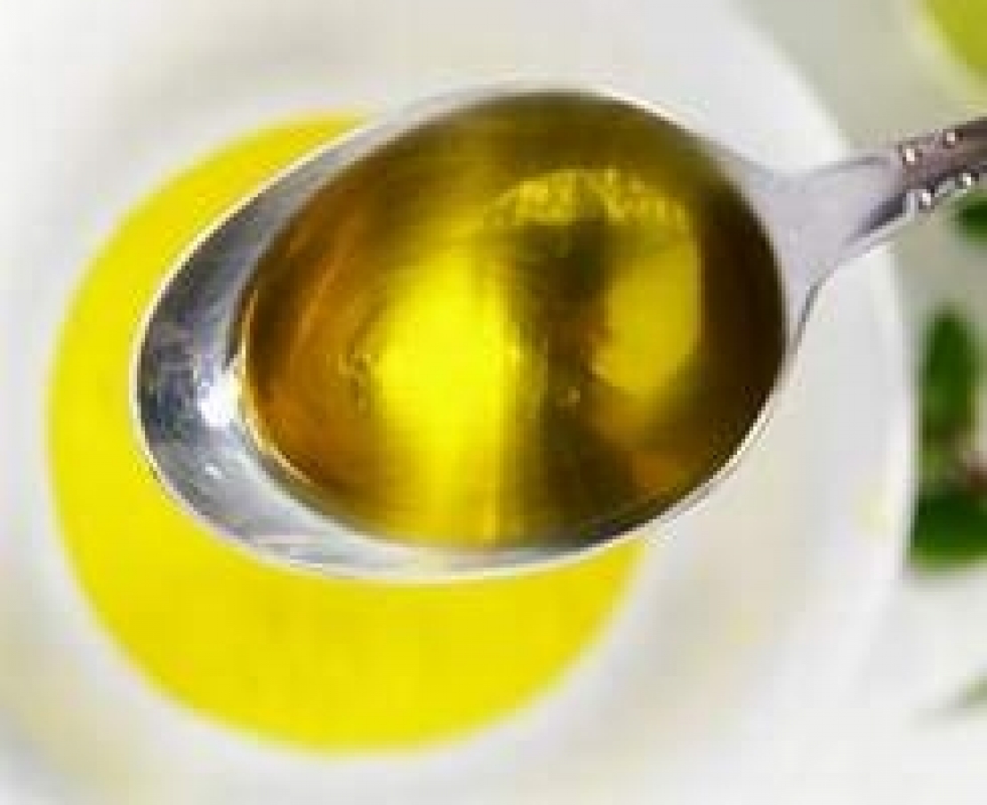 Udire i colori e gustare voci o forme dell'olio extra vergine d'oliva. Tutte le emozioni in un semplice assaggio
