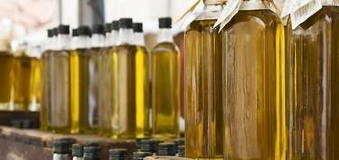 Olio extra vergine di oliva di colore diverso a scaffale, c'è il trucco?