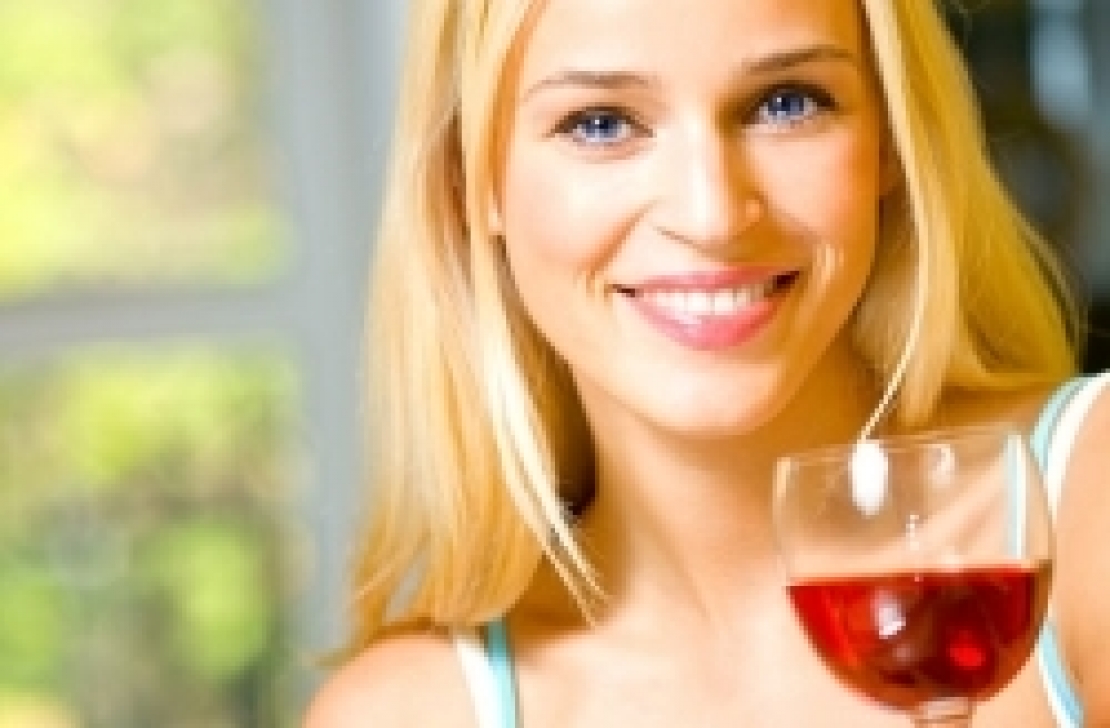Proteggersi da carie e paradontite grazie ai fenoli del vino