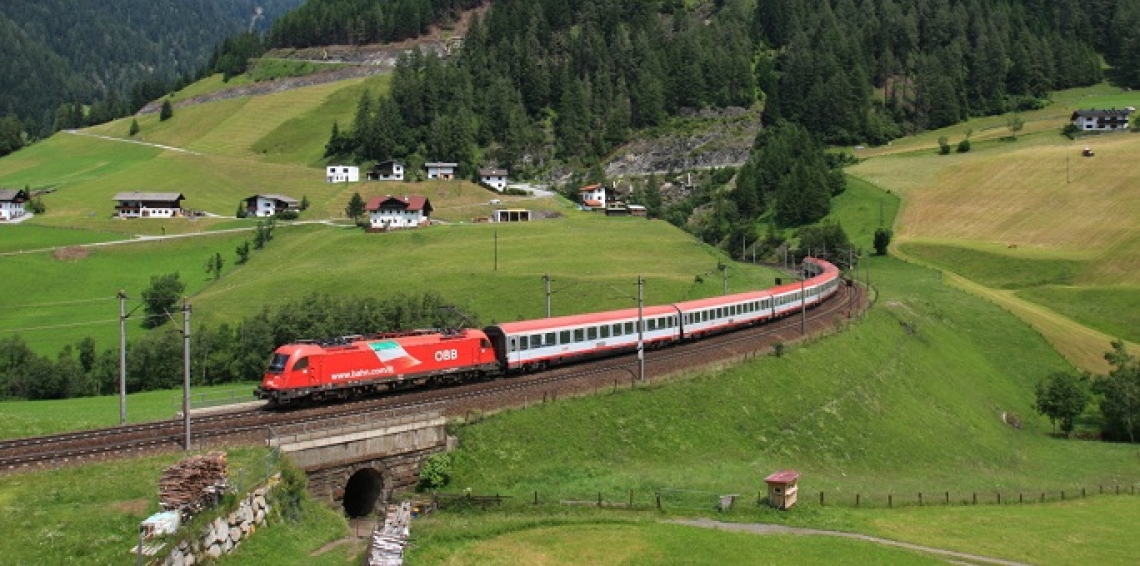 Venti itinerari enogastronomici a portata di treno grazie a Trenitalia e Slow Food