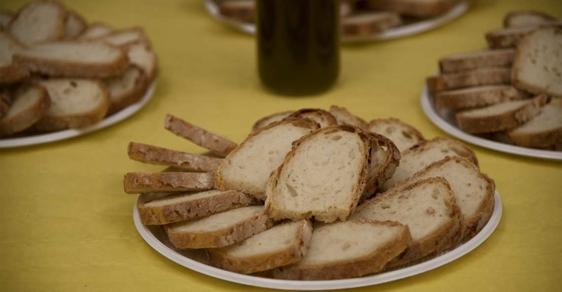 Pane e olio d'oliva, un binomio che è piaciuto ai milanesi al gusto ma soprattutto al cuore