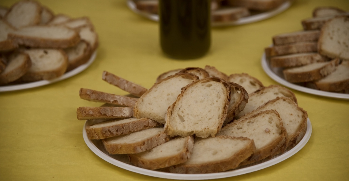 Pane e olio d'oliva, un binomio che &egrave; piaciuto ai milanesi al gusto ma soprattutto al cuore