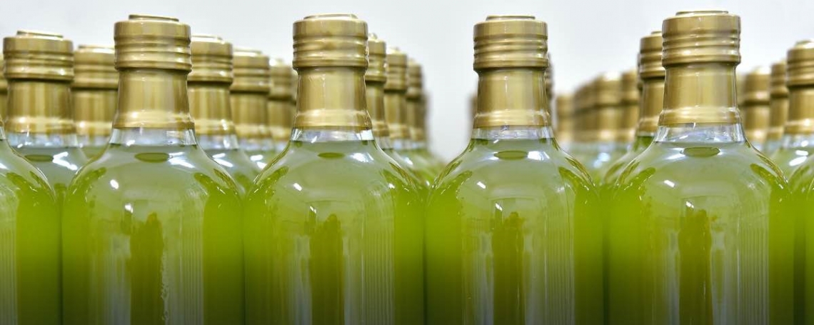 L'attività lipolitica dei lieviti nell'olio d'oliva può essere modulata dal contenuto di polifenoli