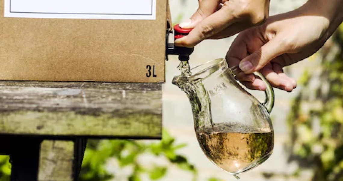 I limiti della conservazione del vino bianco in bag in box