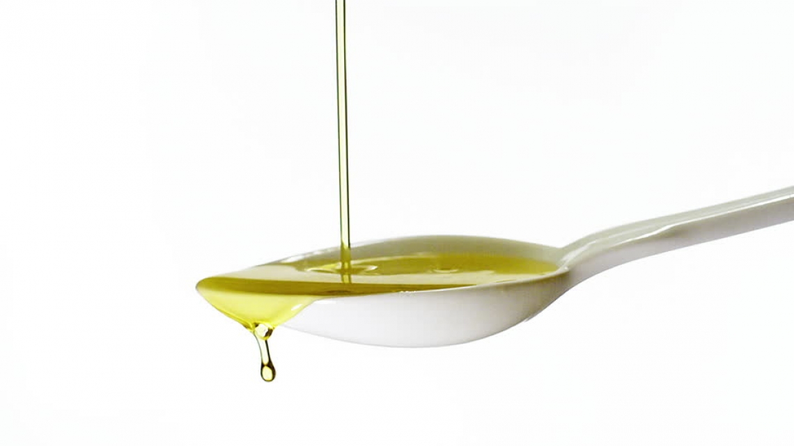 L'olio extra vergine d'oliva di alta qualità, alimento indispensabile per combattere le malattie infiammatorie intestinali