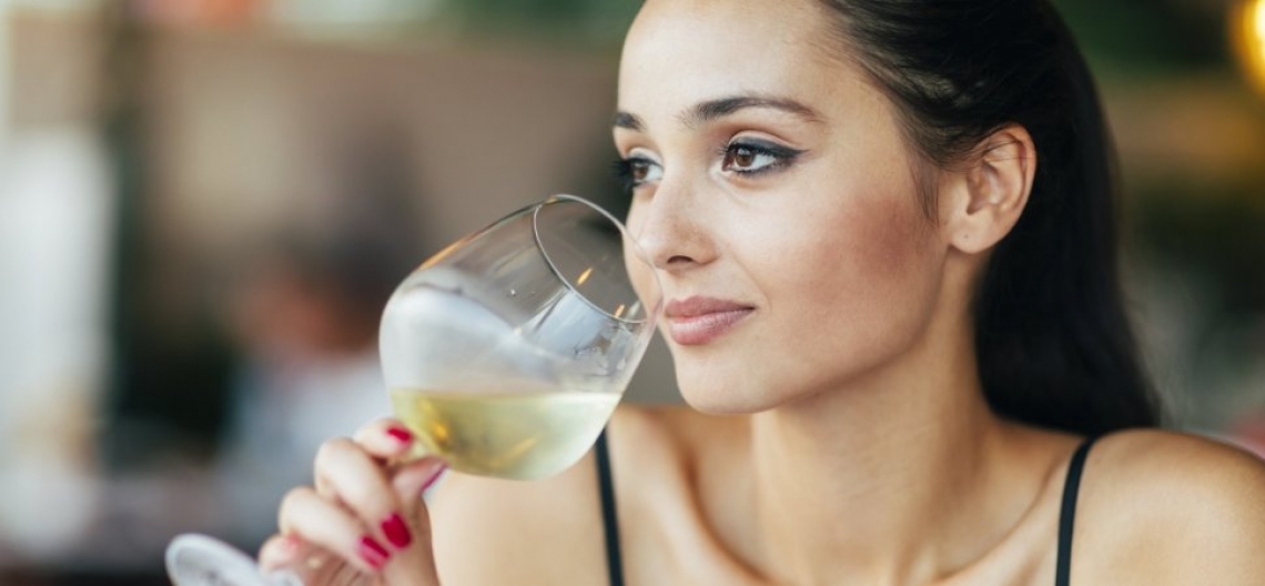 Nella scelta del vino uomini modaioli e donne fedeli