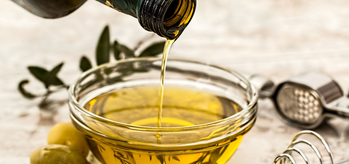 Donato alla Caritas l’olio d'oliva della Settimana Nazionale per la Prevenzione Oncologica