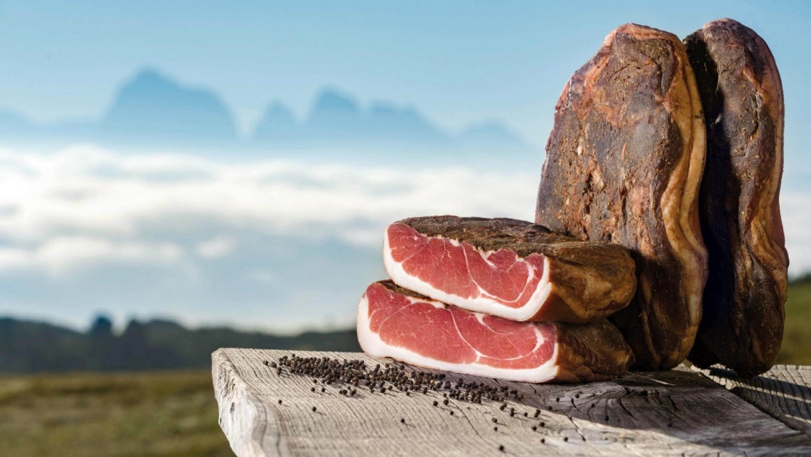 Il gusto e il profumo dello Speck Alto Adige IGP