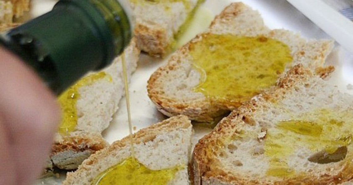 Pane e olio non è solo una merenda ma una ricetta con variazioni infinite