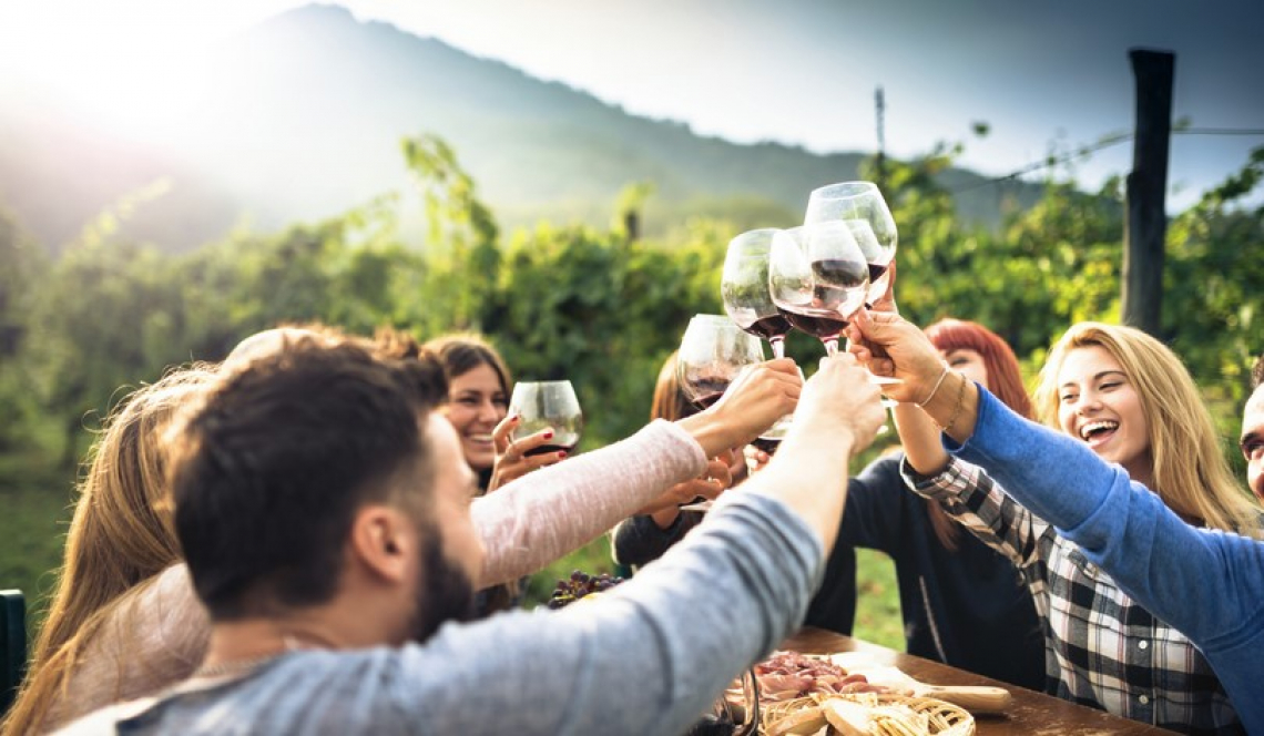 La grande occasione dell’Italia del vino tra borghi, vigne e cantine