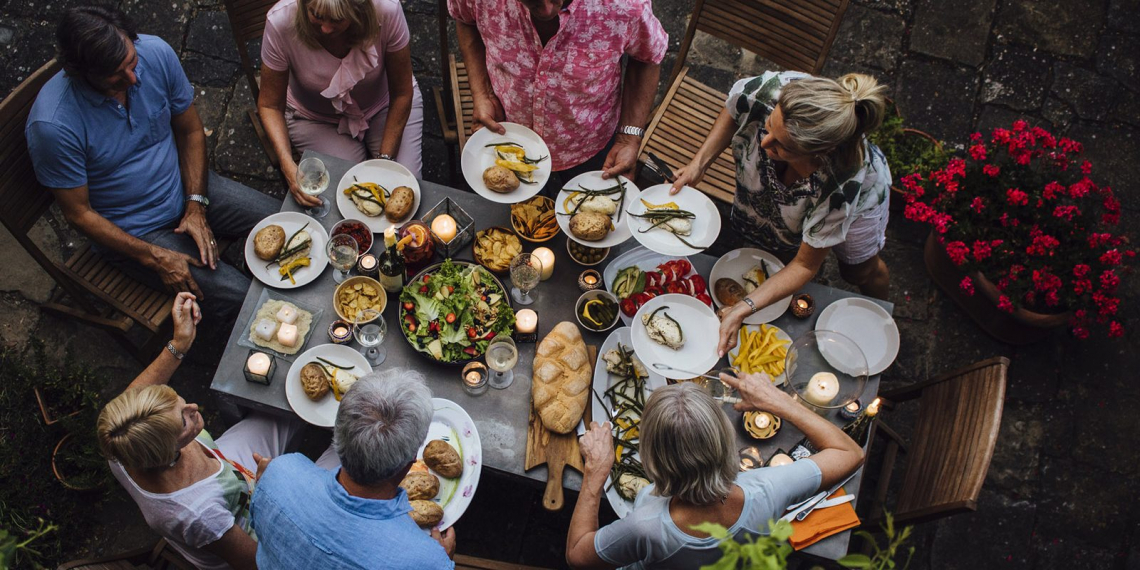 Dal Cacciucco alla pasta alla Norma, i piatti regionali conquistano gli italiani in vacanza