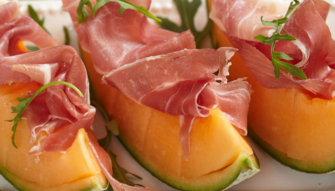 Prosciutto e melone è l'accoppiata vincente per l'estate, sulle tavole e per la salute