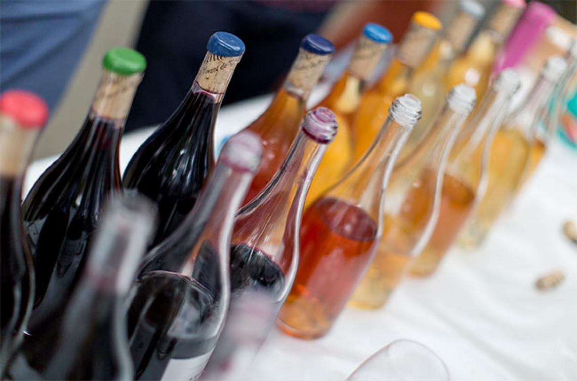 Raw вино. Wine Raw material.