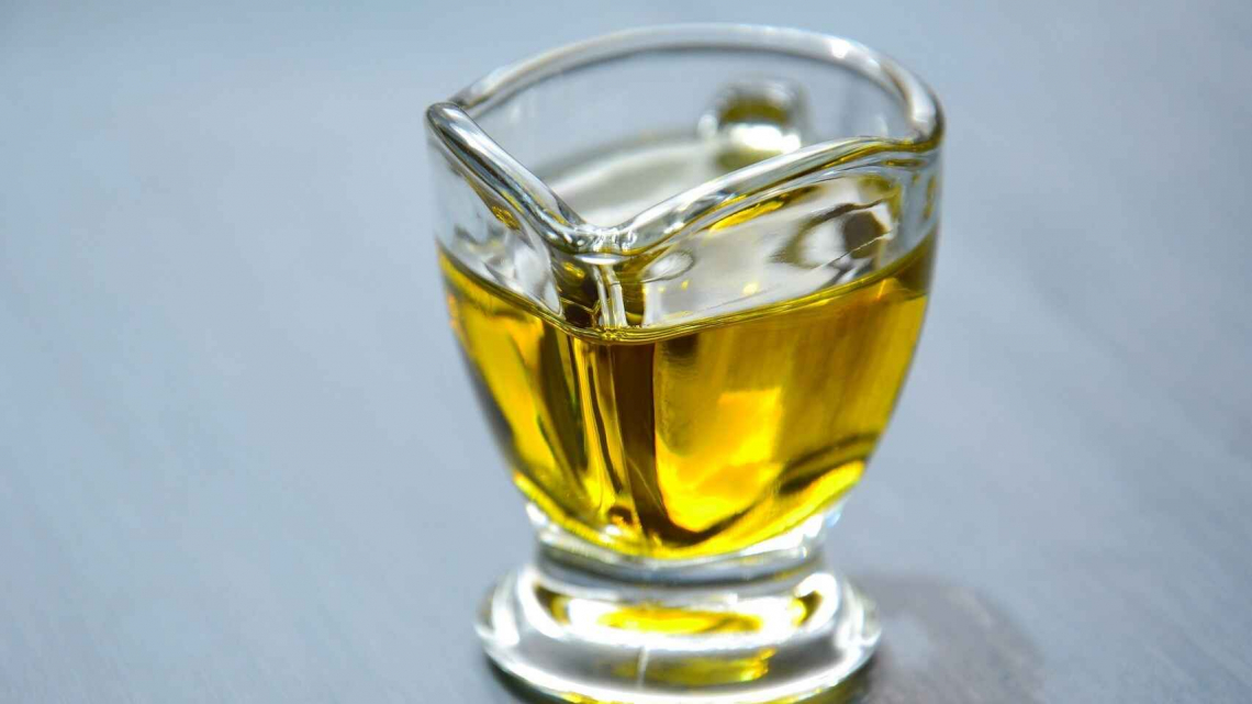 I benefici per la salute dell'extra vergine d'oliva e i danni dell'olio di sansa