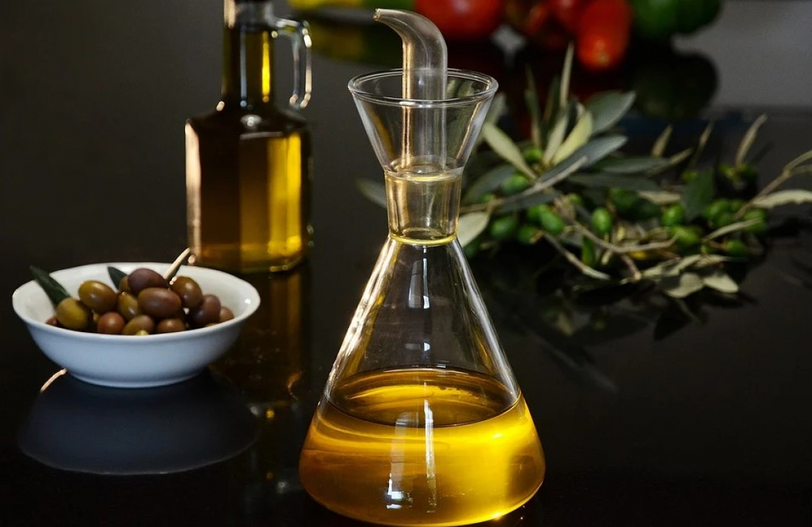 Le grandi virtù dell'olio extra vergine d'oliva contro il declino cognitivo negli anziani