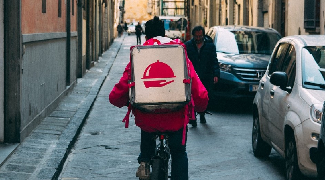 Il food delivery vince la sfida del lockdown e cresce nel 2020