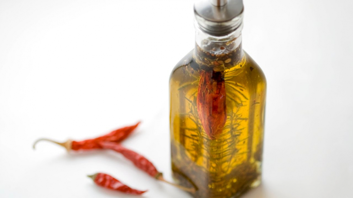 La qualità degli oli aromatizzati dipende dalla varietà di olive e di peperoncino in partenza