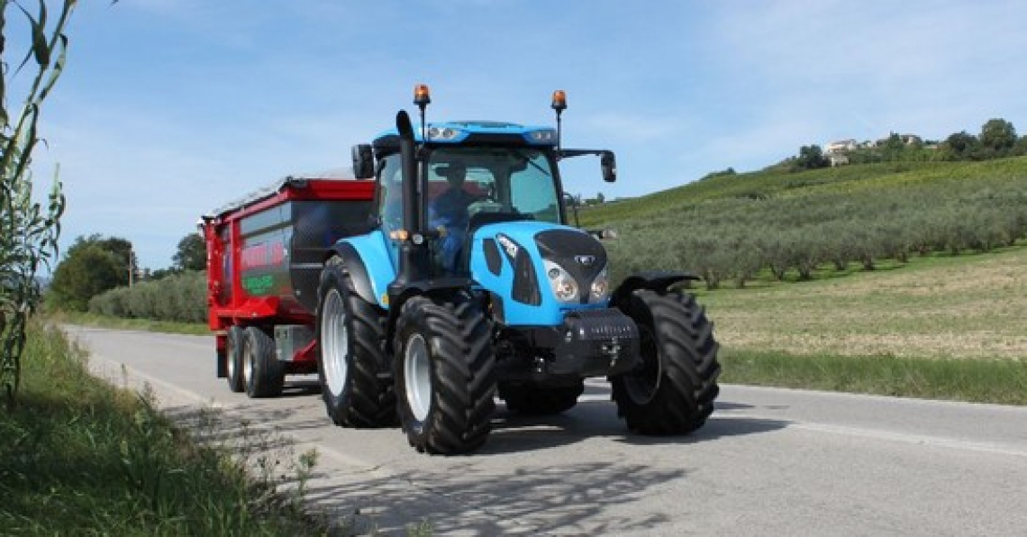 Limiti di lunghezza dei convogli agricoli, usura strada e revisione al centro del dibattito