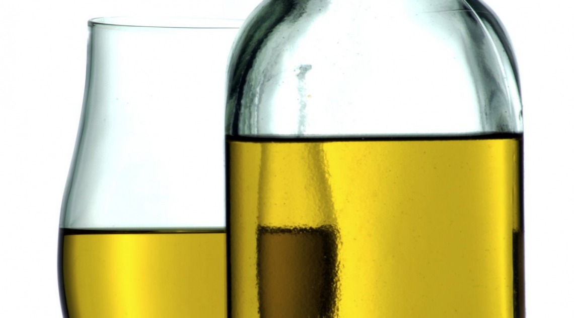 La truffa delle miscele tra olio extra vergine di oliva e olio vergine di oliva