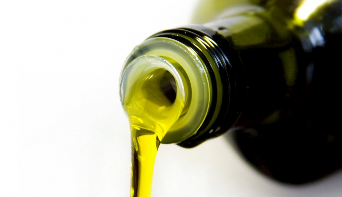 Distinguere l'olio d'oliva biologico da quello convenzionale grazie a una sola molecola