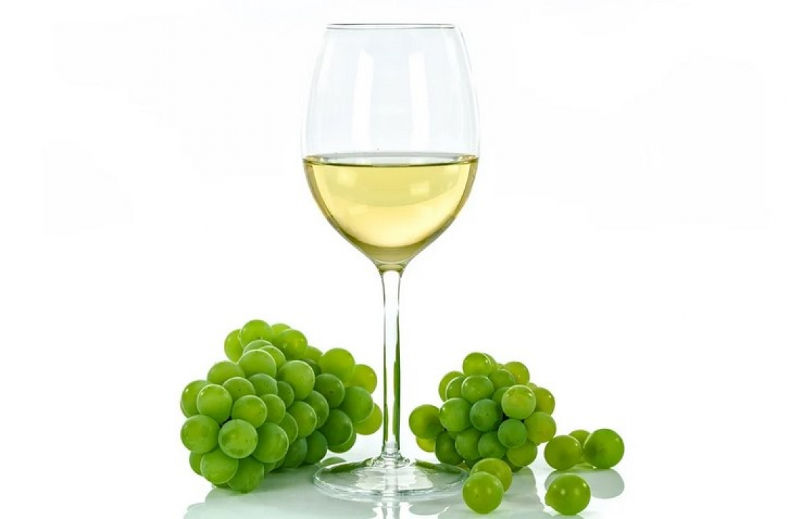 Hanseniaspora vineae al posto di  Saccharomyces cerevisiae per migliorare la qualità dei vini bianchi
