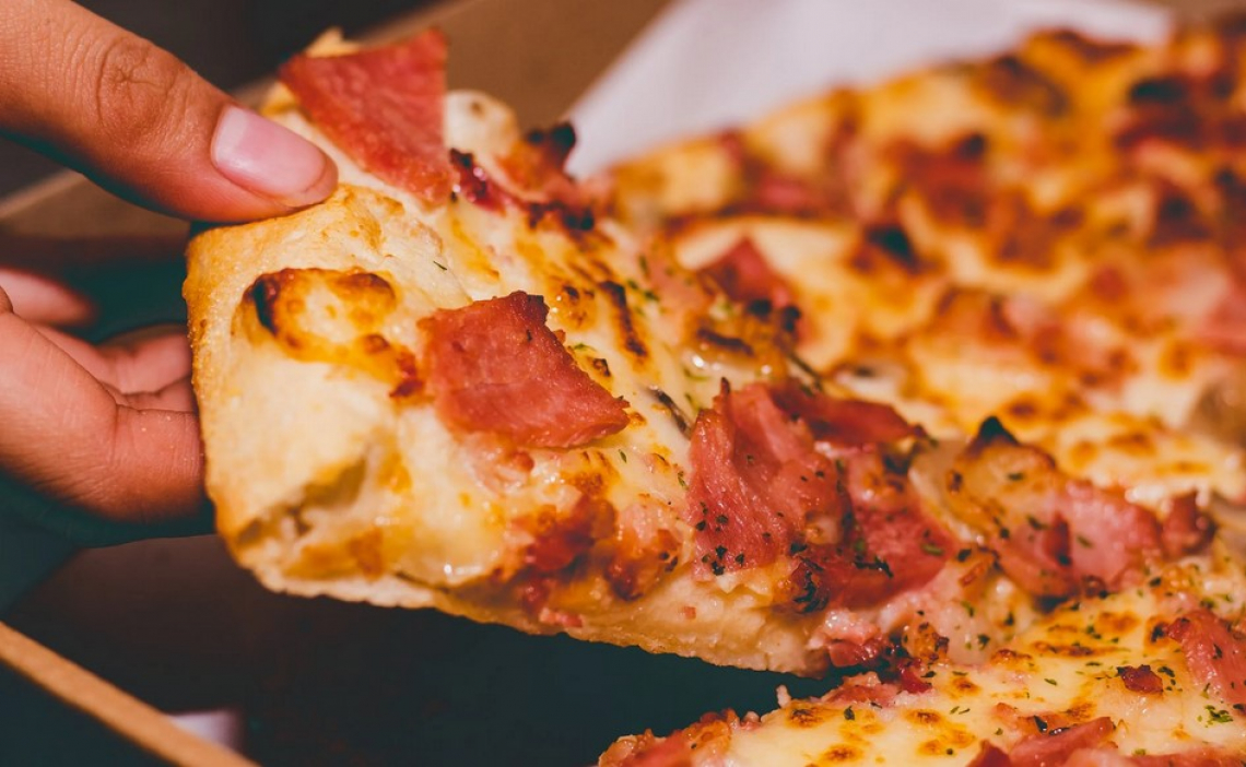 La pizza è amatissima dagli italiani: si mangia almeno una volta alla settimana