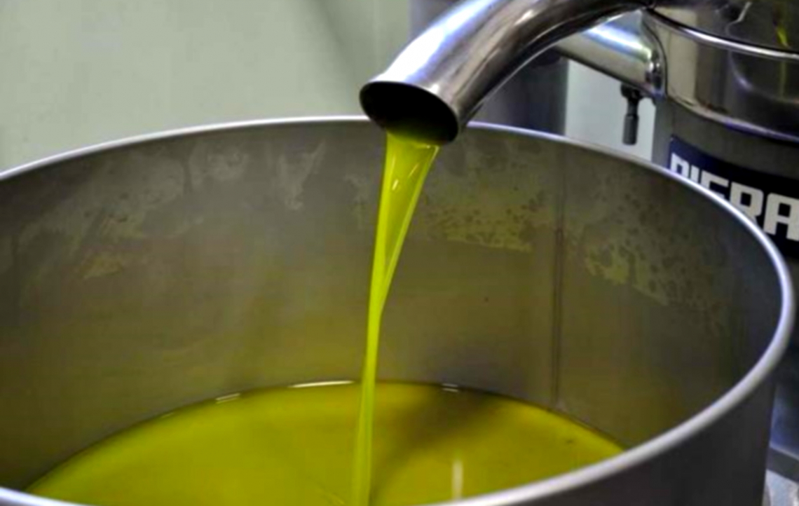 La regolazione della temperatura delle olive prima della frangitura per avere oli più verdi da frutti maturi