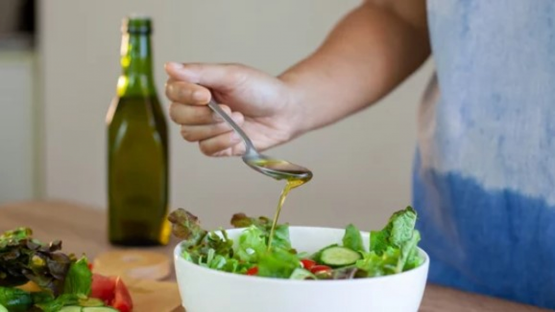 L'aroma dell'olio extra vergine d'oliva cambia già dopo una settimana di uso in cucina