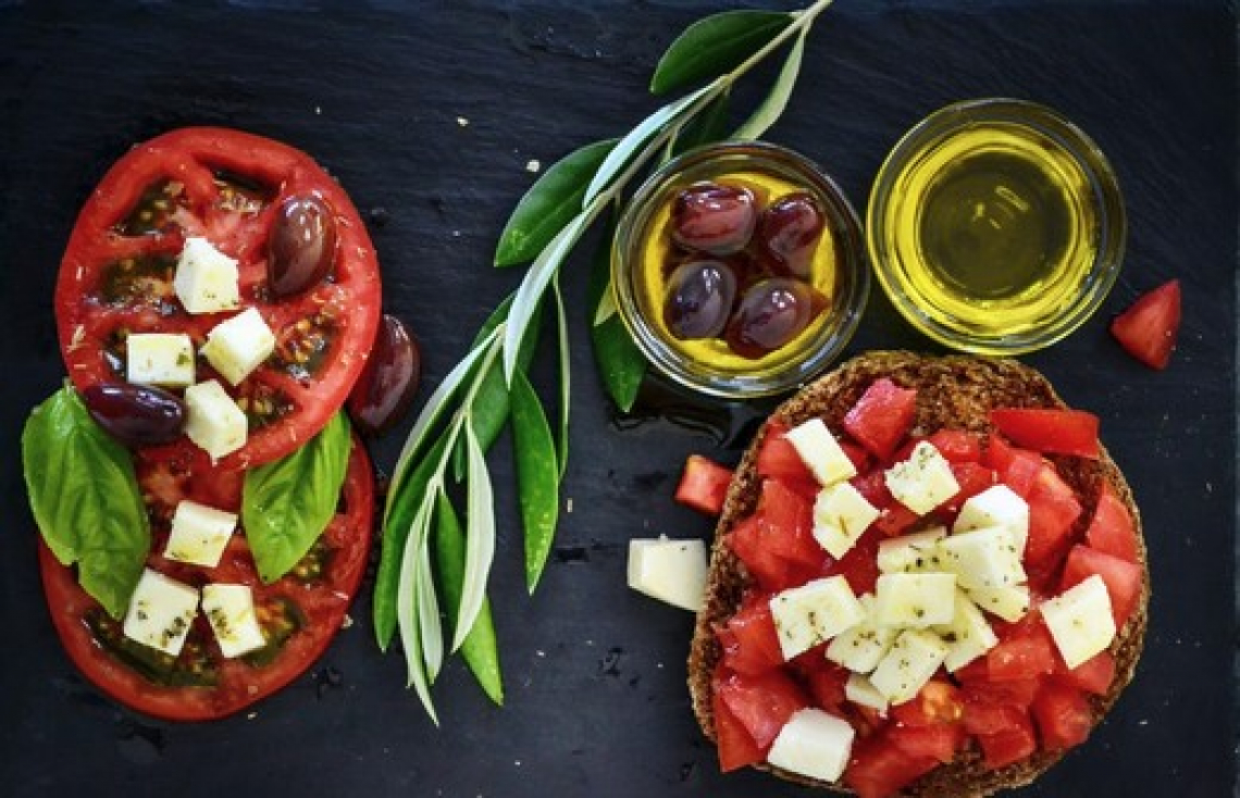 La dieta mediterranea aiuta gli anziani a vivere di più e meglio