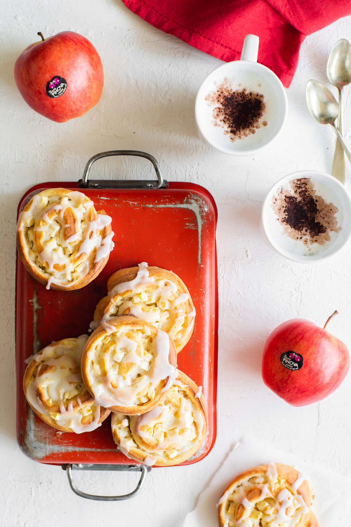 Per colazione o merenda: girelle ripiene di mele Pinova e yogurt