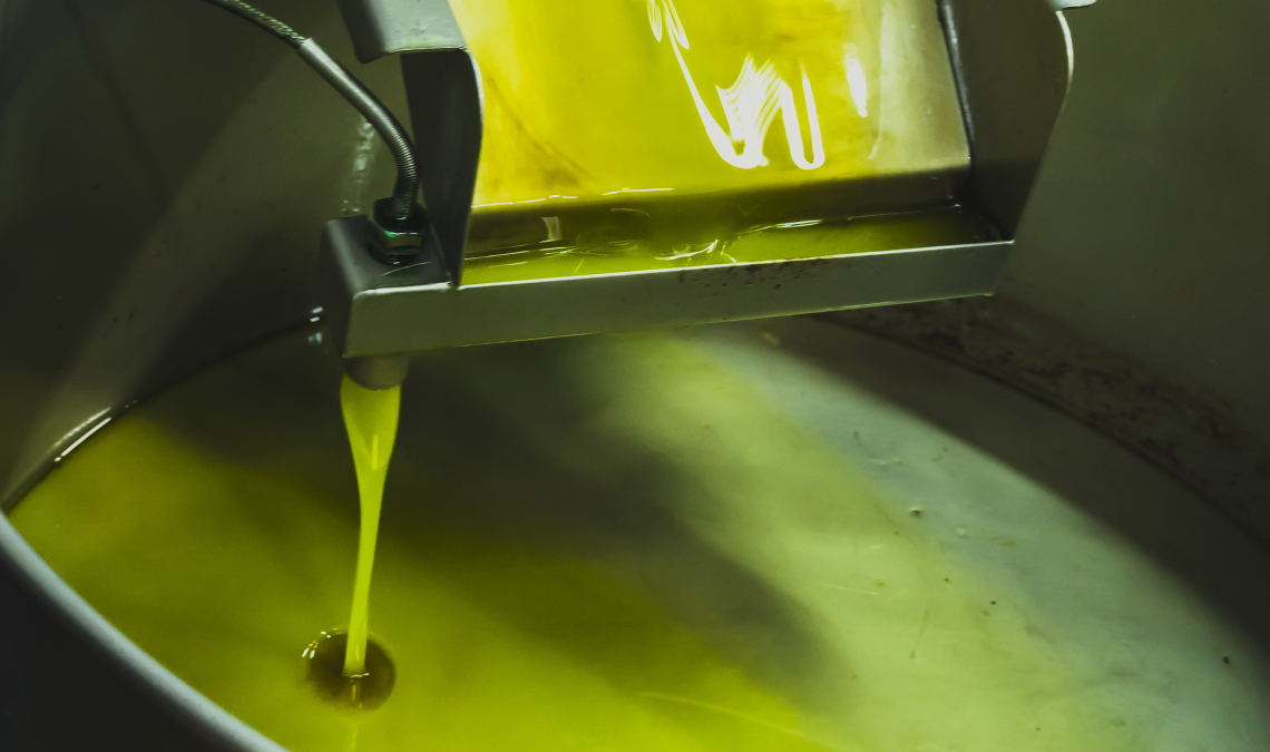 Ultrasuoni e campi elettrici pulsati per produrre oli di oliva ad alto contenuto fenolico