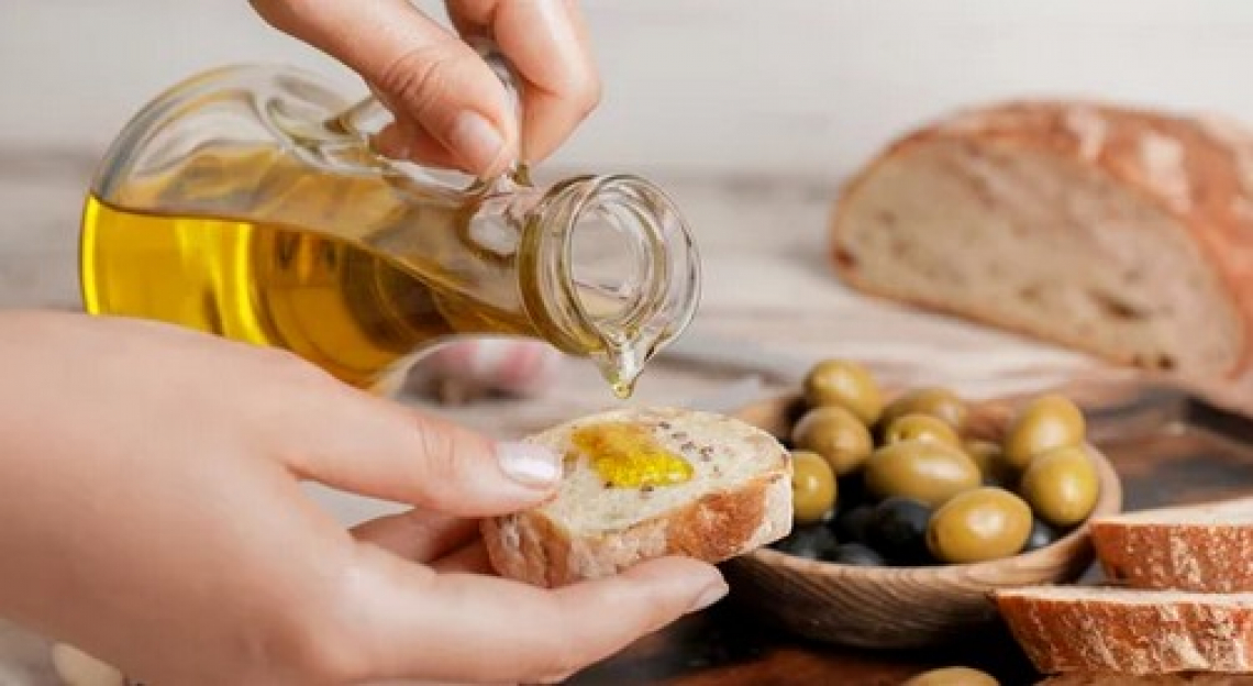 Claim salutistico dell'olio in etichetta, perchè nessuno dice che l'extra vergine d'oliva è sano?