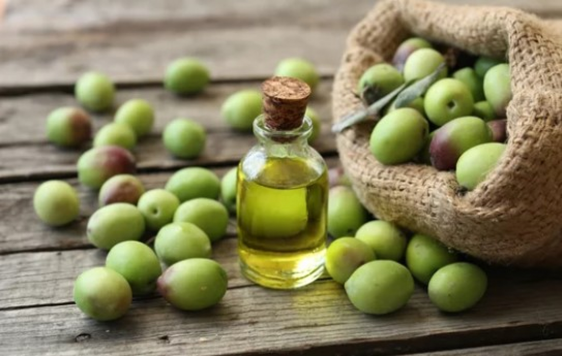 L'olio extra vergine d'oliva artigianale merita una legge