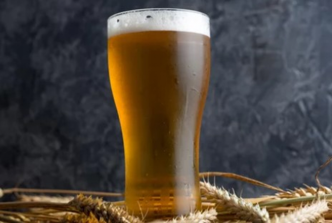 La birra lager, con o senza alcol, aiuta il microbioma intestinale