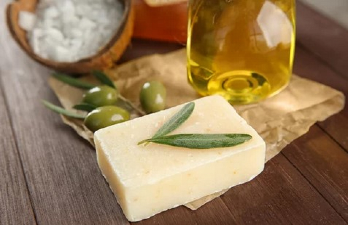 La preparazione di un perfetto sapone all'olio di oliva a casa