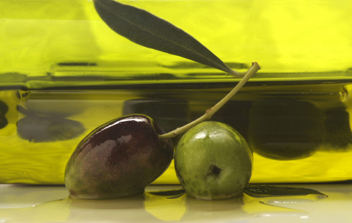 L’olio di oliva greco in Italia, un business per gli imbottigliatori